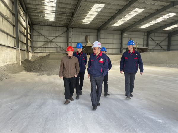 股份公司黨委委員、副總經(jīng)理劉道昆到建材公司調(diào)研